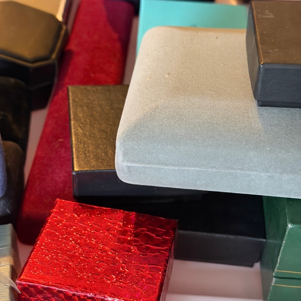 35+ Assorted Jewelry Boxes - Mixed Colors - Picture 7 of 8